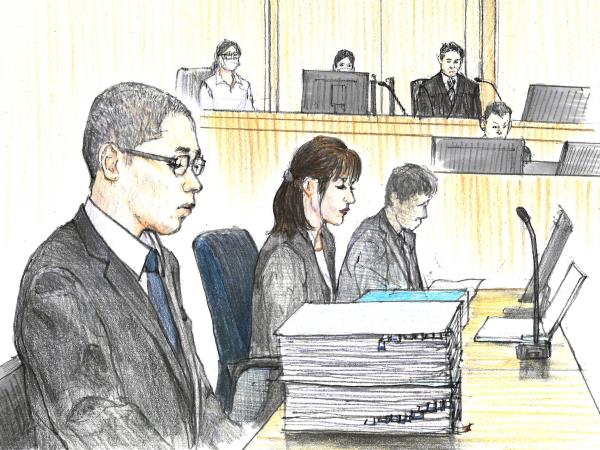 An artist rendering of Kyota Hattori (left), who is being tried for allegedly stabbing and lighting a fire on a Keio Line train in 2021, at a Tokyo court on Monday. | KYODO