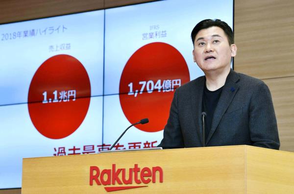 Rakuten CEO Hiroshi Mikitani speaks during a news co<em></em>nference in Tokyo in February 2019. The o<em></em>nline retailer has seen its shares tumble to a 14-year low during the first half of 2023. | KYODO