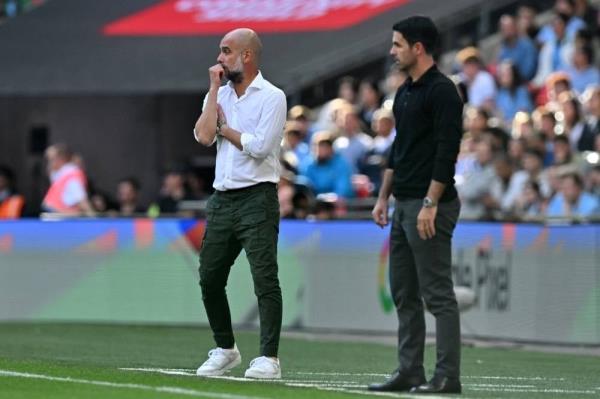 Manchester City's Spanish manager Pep Guardiola (L) and Arsenal's Spanish manager Mikel Arteta (R) look on during the English FA Community Shield football match between Arsenal and Manchester City at Wembley Stadium, in London, August 6, 2023. (Photo by Glyn KIRK / AFP)