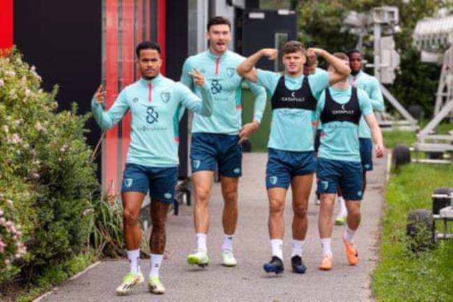 Justin Kluivert (left) and his Bournemouth teammates