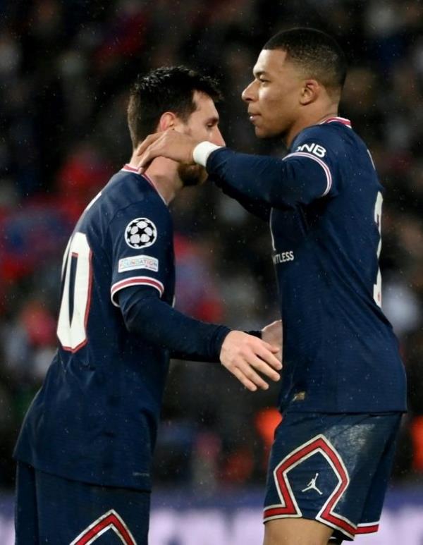 Kylian Mbappe with Lio<em></em>nel Messi, who had a second-half penalty saved by Real Madrid goalkeeper Thibaut Courtois