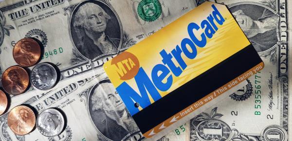 The MTA’s plan to pay down debts won’t be enough to avoid massive budget gaps as ridership remains low and federal aid runs out, according to a new report released Tuesday by state Comptroller Tom DiNapoli. 