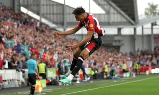 Kevin Schade celebrates scoring his first goal for Brentford