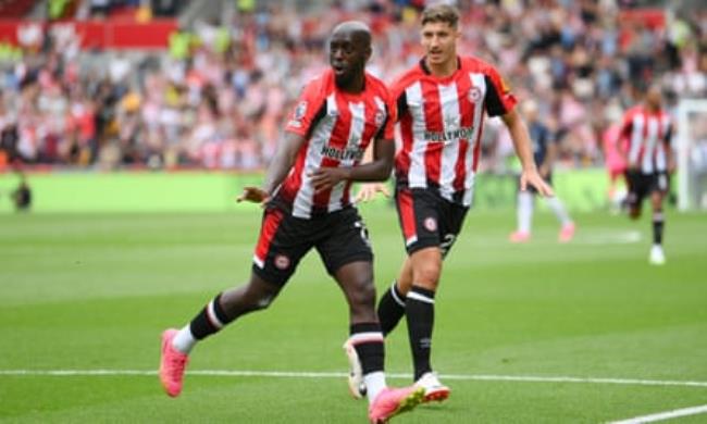 Yoane Wissa celebrates scoring Brentford’s second goal against Spurs