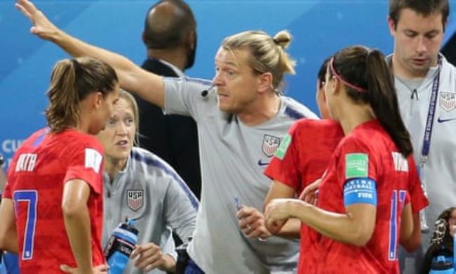 Tony Gustavsson issues instructions to US players during their semi-final win over England in 2019.