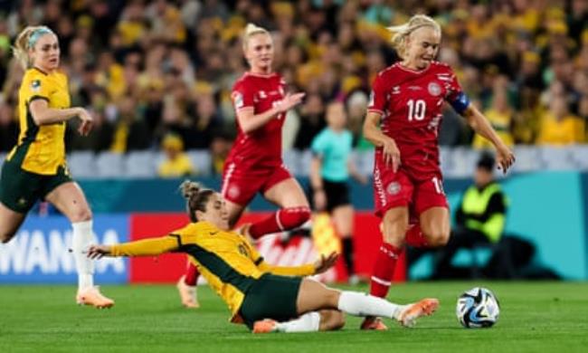 Katrina Gorry slides to tackle Pernille Harder