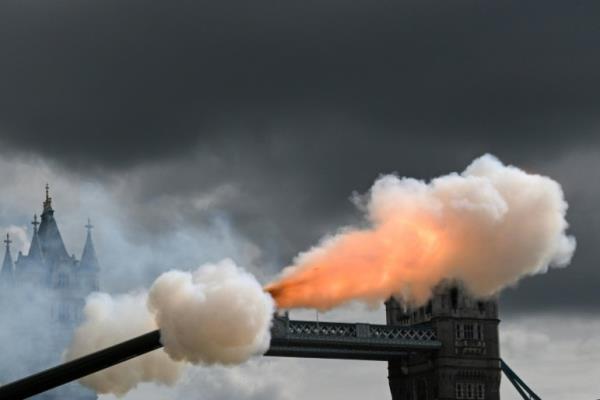 Church bells and ceremo<em></em>nial gun salutes for the departed mo<em></em>narch rang out across the UK