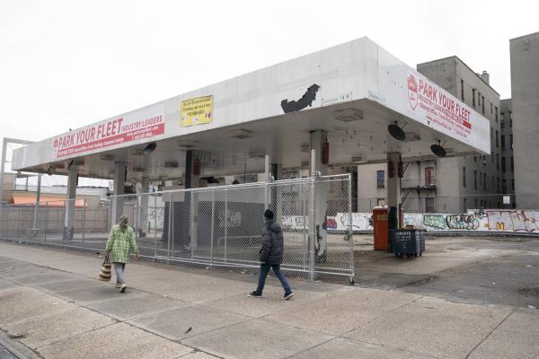 The first trucks were set to roll into the depot on 145th Street between Malcolm X Blvd. and Adam Clayton Powell Blvd. around 10:30 a.m., the project’s developer, Bruce Teitelbaum, told the Daily News. 