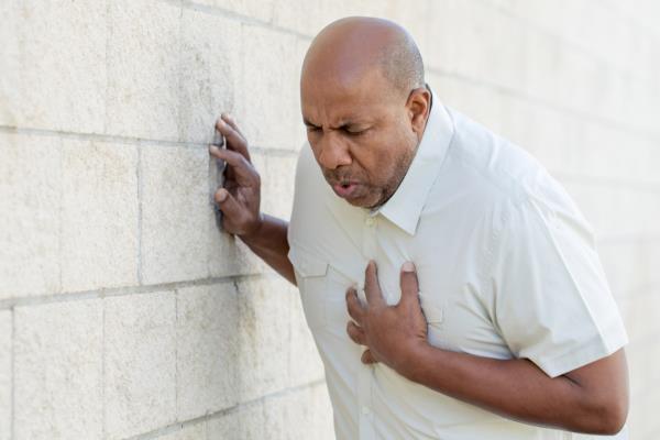 Man Havin<em></em>g a Heart Attack, health risks after 40