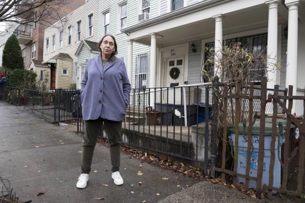 Carole Kolb-King is pictured in front of former mayor Bill de Blasio's property on Friday.